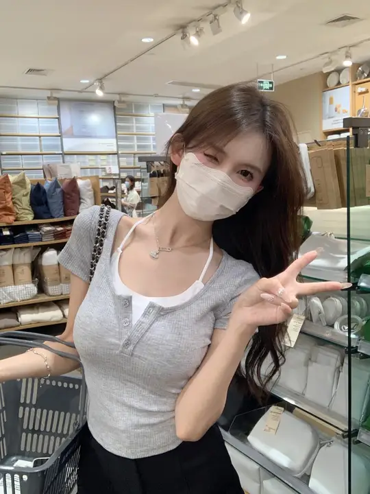 夏用 韓国風フィットネスデザインのノースリーブTシャツ【胸パッド付き・ショート丈・コットン】（セットアップ対応）