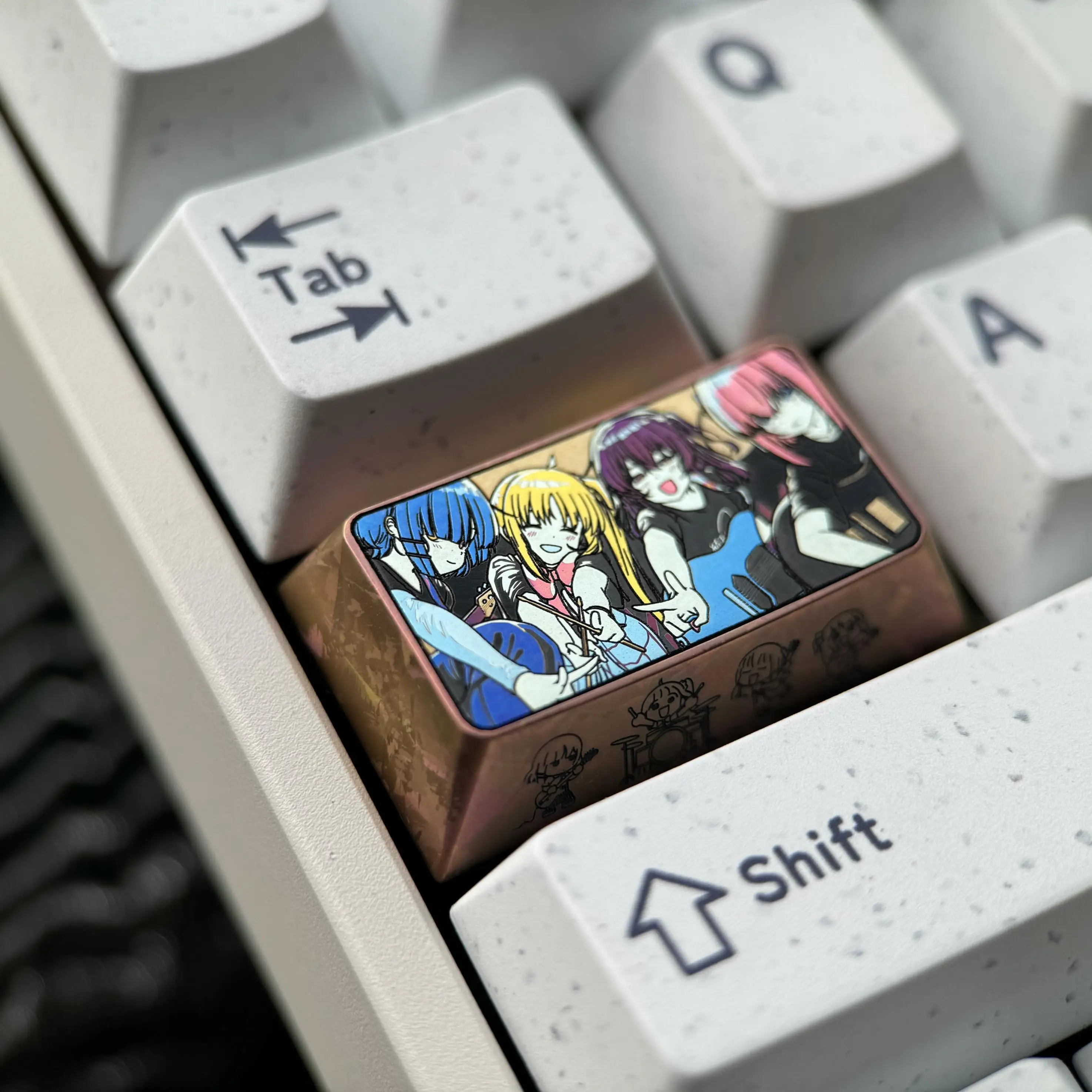 分離キーボードを選ぶべきタイミングは？孤独なロックスタイルが選ぶ、チタン合金のキーカバーとは