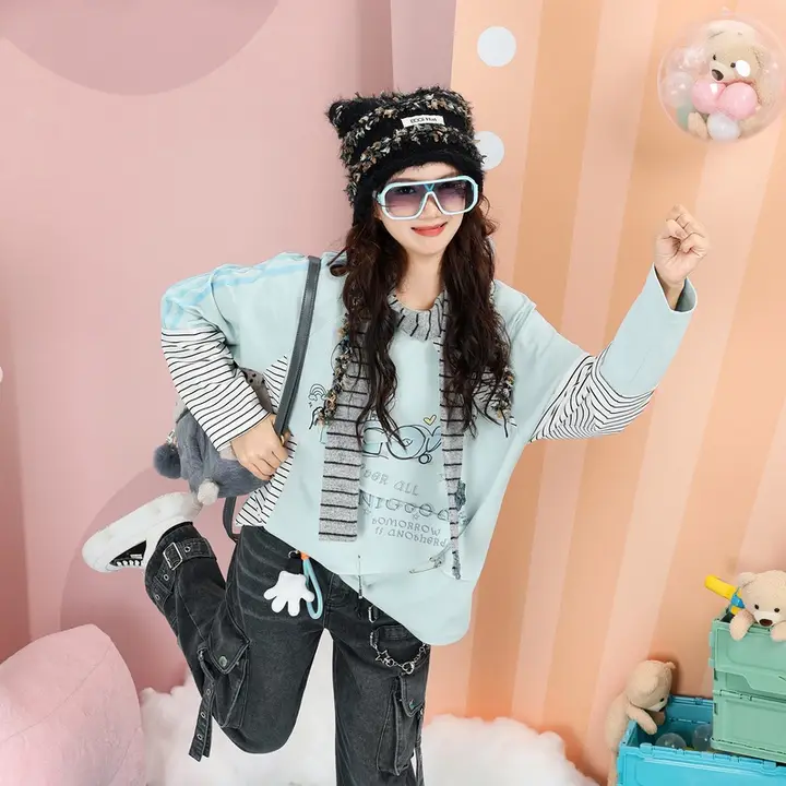 星柄ストライプ切り替えカートゥーンデザイン長袖Tシャツ【グリーン・ゆったりシルエット】（セットアップ対応）