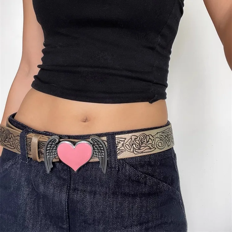 愛らしいハートデザインのウエストベルト：女性向けファッションハーネスの実用性とシーン別適用