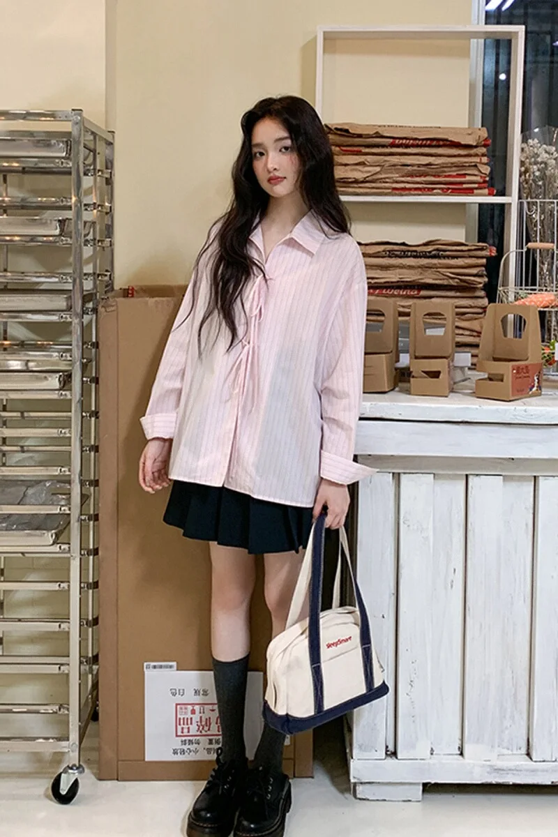 春にぴったり！ピンクのリボン付きストライプ長袖シャツ【女性用・韓国風】