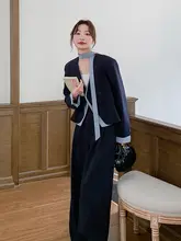 個性的なデザインのダークブルー スーツ風 ワイドパンツ（セットアップ対応）