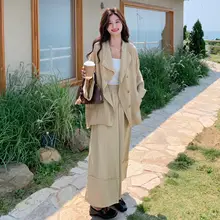 カキー色のゆったりとしたコーディネート用外套【カジュアル・風・スリム効果あり】と広がるパンツ【女性・秋】（セットアップ対応）