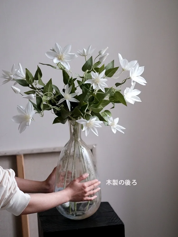 100日祝いの飾りに「ナチュラル」をどう選ぶ？高級感ある鉄線蓮造花が解決するリアルな悩み