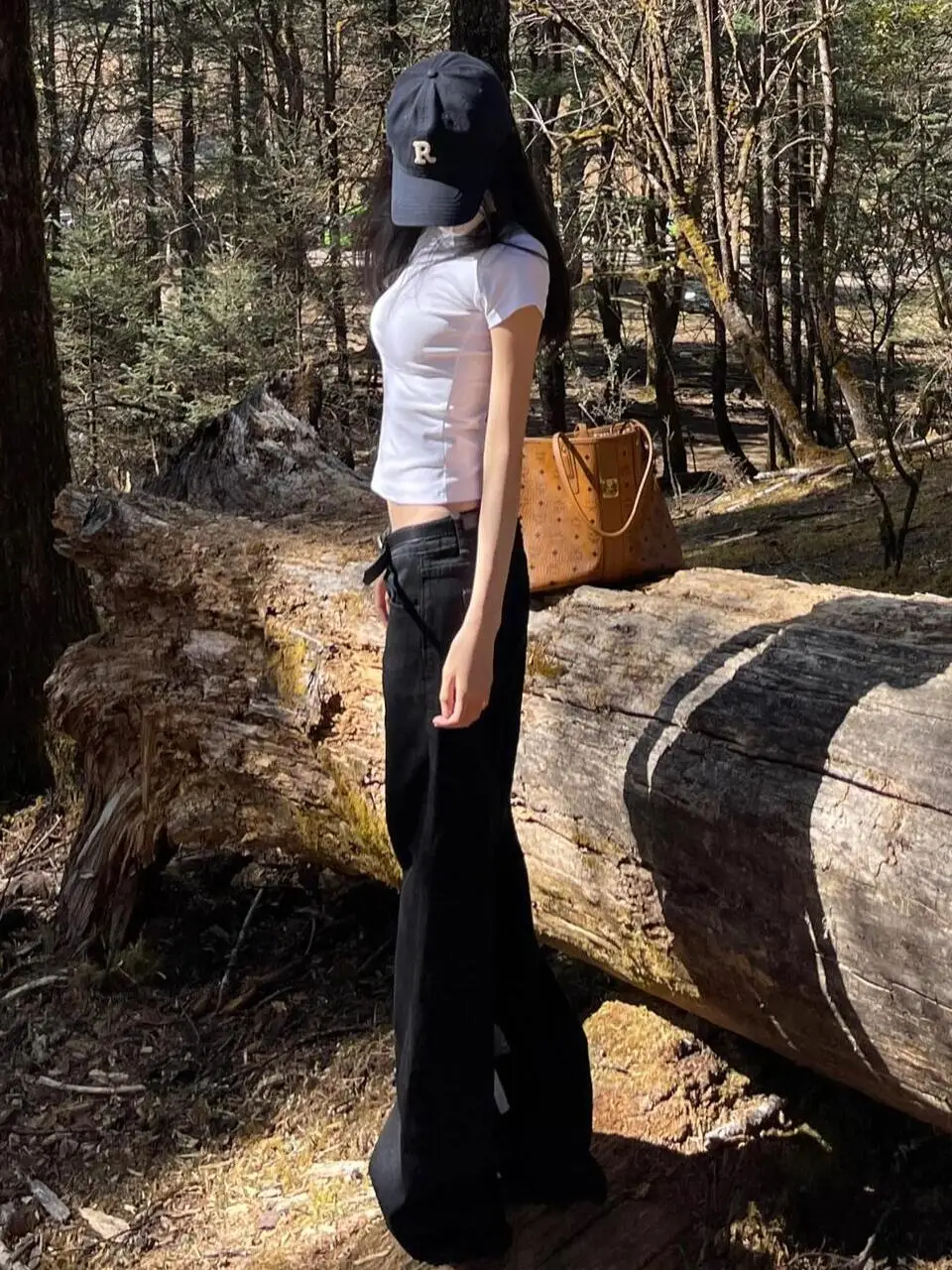 黒 デニム ワイド パンツ どんな感じ？実際の着用体験で解き明かす