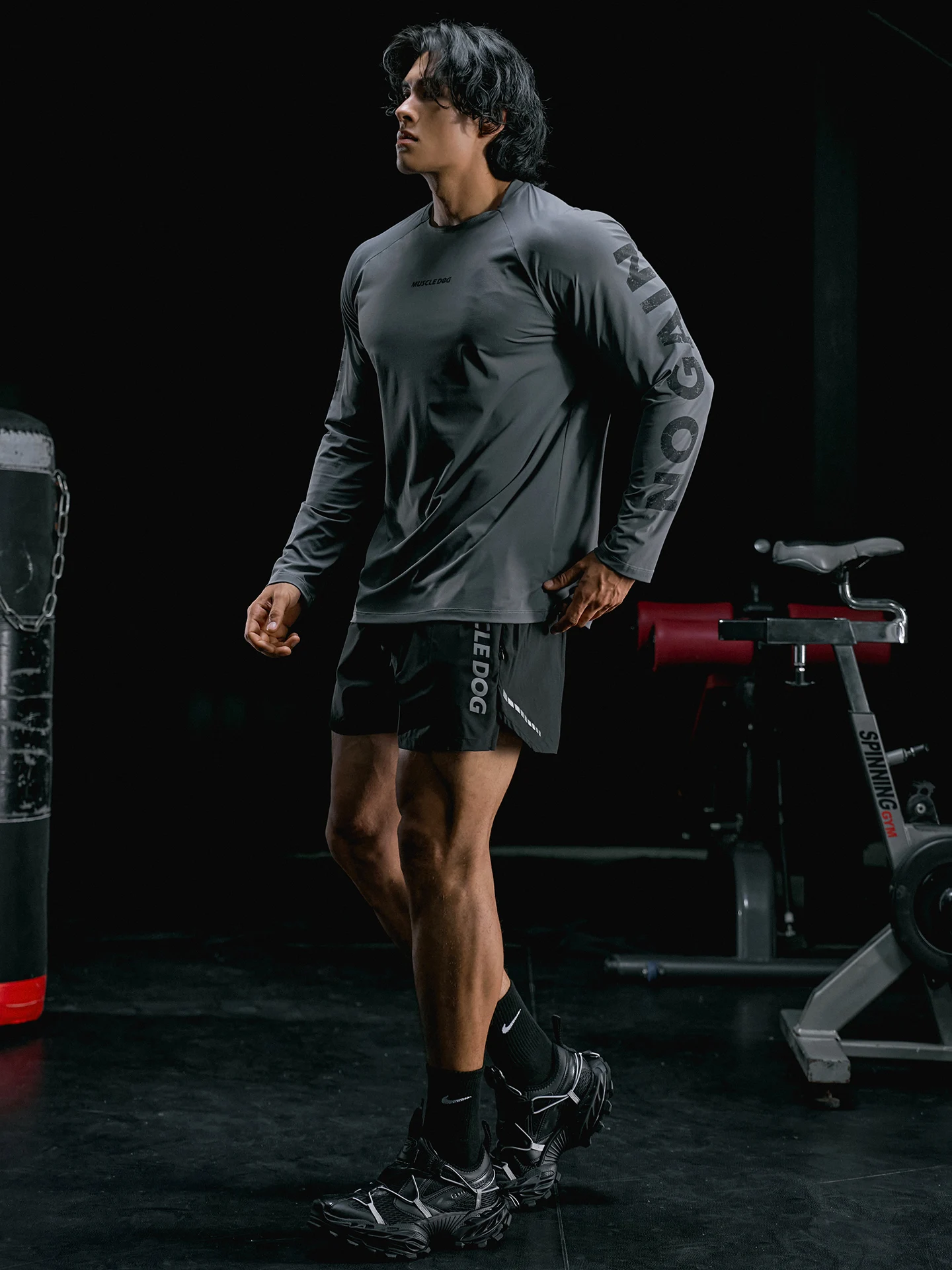 マッスルファクトリーのトレーニングTシャツ：MUSCLE DOG秋冬長袖Tの実用性とスペック解析