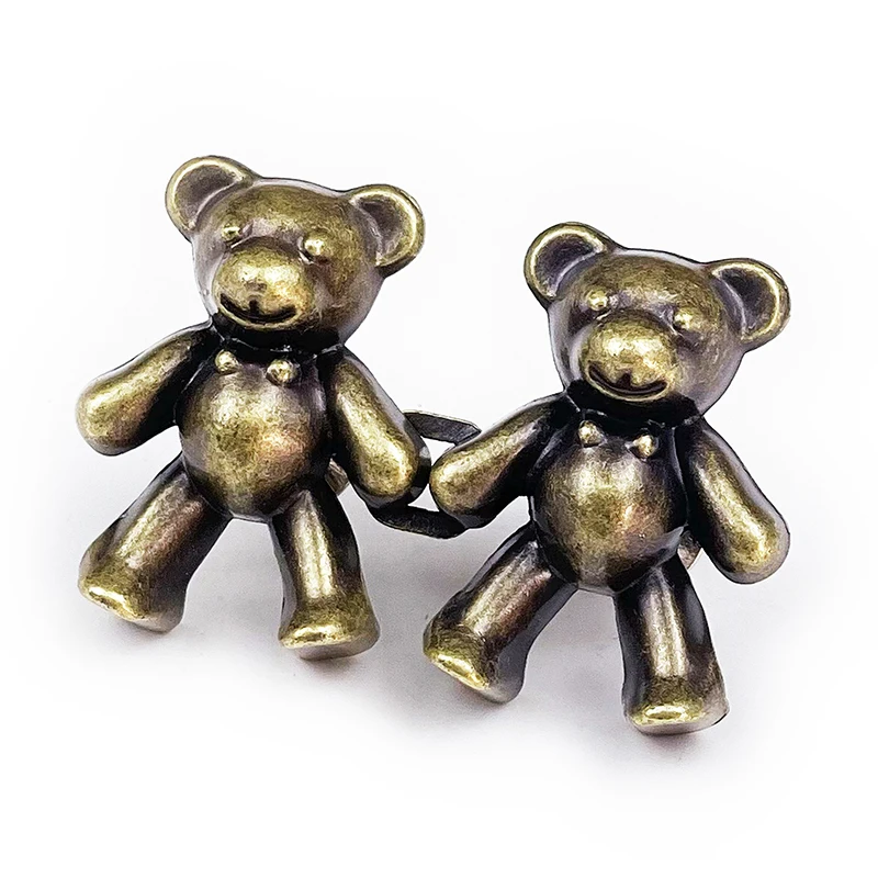 スカートタイツをどう選ぶ？金属ボタンとクマキャラクターが話題の新感覚パンツの使い方を解説