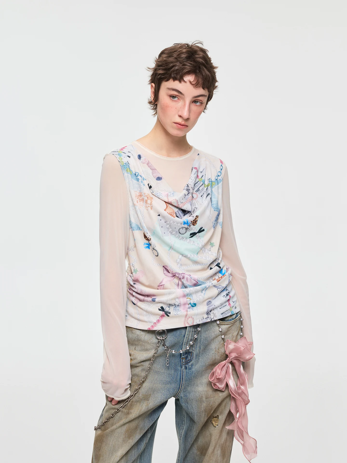 花柄3Dレース付きプリント透け感のある長袖Tシャツ：重ね着に最適な女性向けリバーシブルデザインの実用性解析
