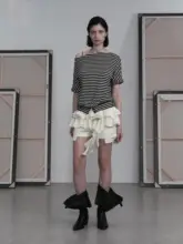 軽やかでスタイリッシュな皺加工ウエストゴムパンツ