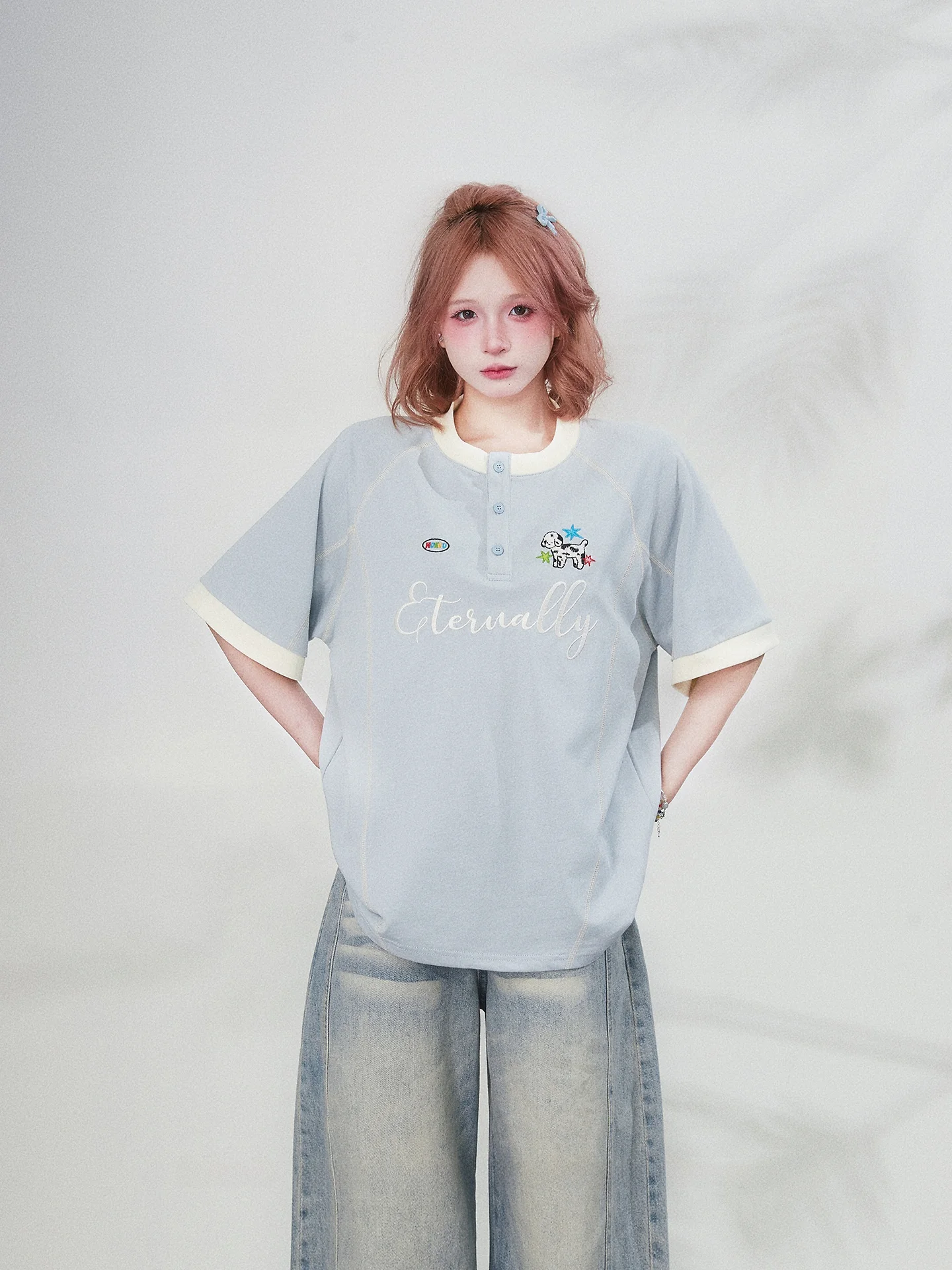 刺繍ロゴ入りTシャツ：男女兼用の夏用ラウンドネックで日常のスタイルを刷新