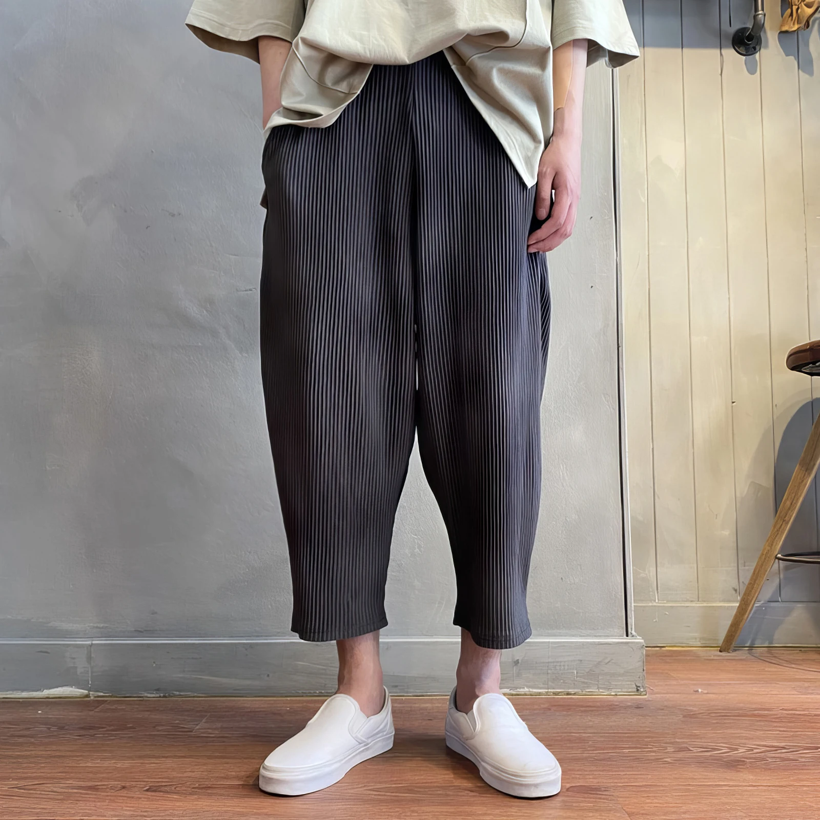 スマートアンクルパンツとスキニーピンクパンツ、どちらが通勤に最適？