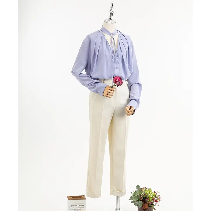 美しいデザインのシルク生地Vネックシャツ【系紐付き・ドレープのあるデザイン】