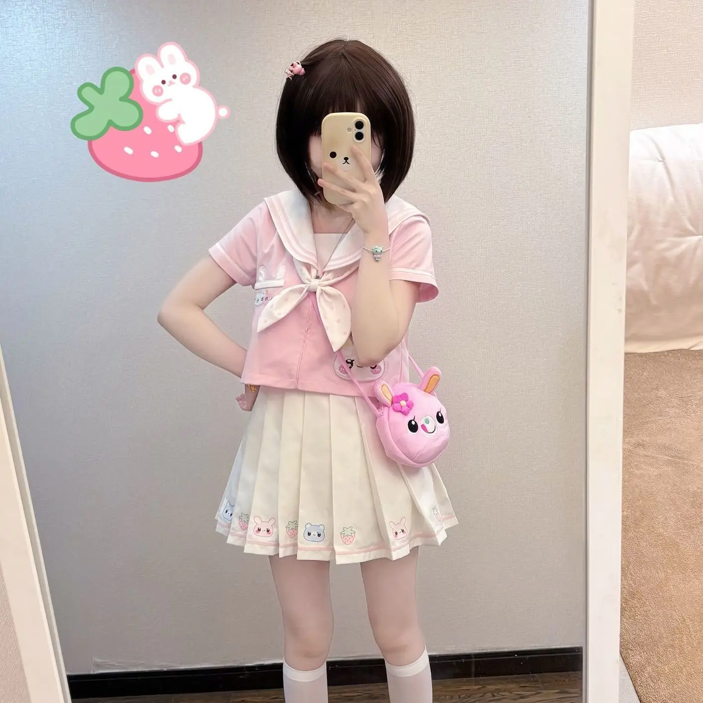 かわいい制服が夏にどんな風に見えるの  ？白粉の草莓柄水手服が解決するリアルなシーン