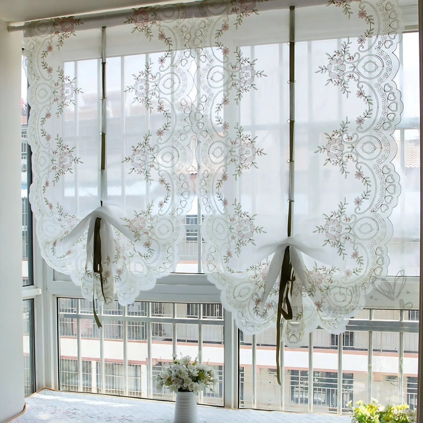 刺繍入りローマンシェード：韓式植物花卉パターンのバルーン型で空間を彩る