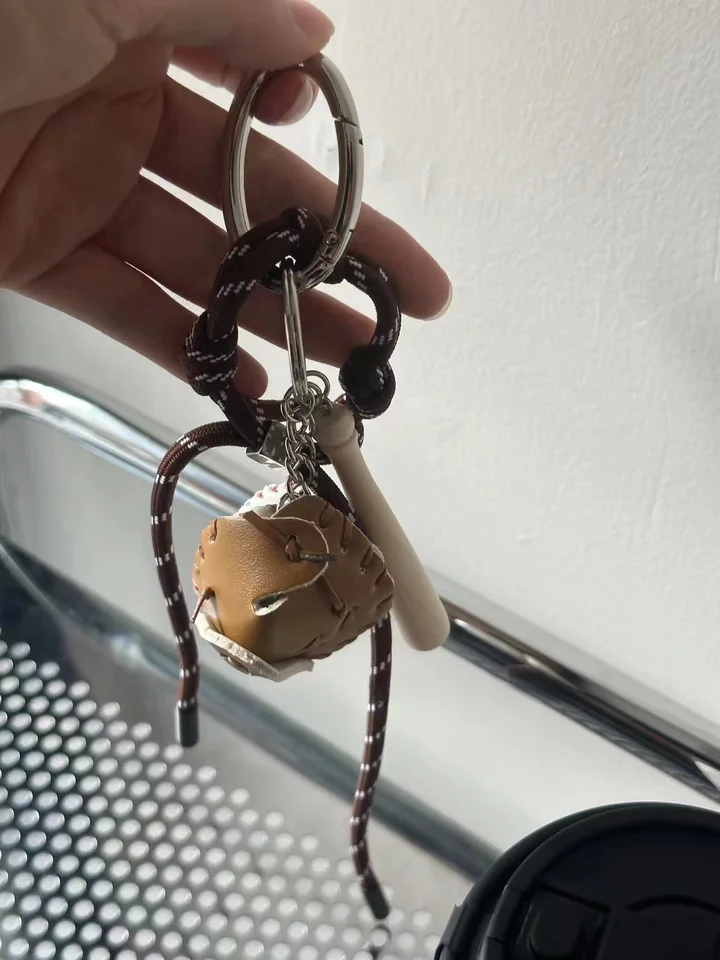 ファッション性の高い登山ロープ風のキーホルダー【個性的でスタイリッシュ】