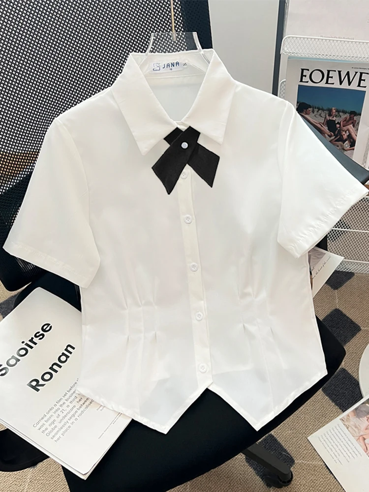 デザイン性の高い女性用JK制服ホワイトシャツ：かわいい高校制服の実用性とスタイル選定ガイド