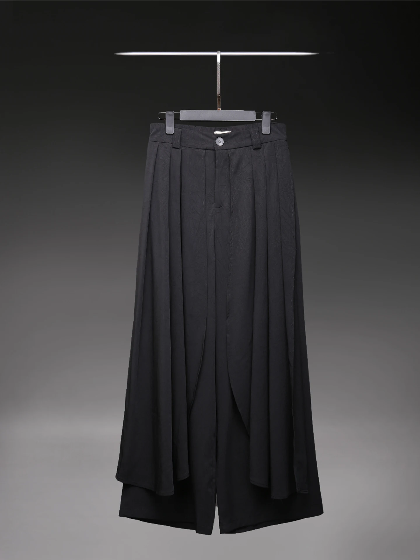 夏用軽やかでラフなデザインのワイドレッグパンツ：黒色の暗黑風スタイルが日常に合う理由