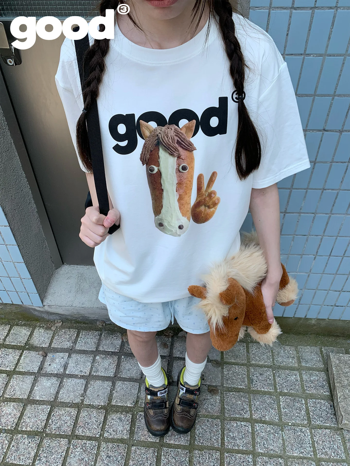ユニークな印刷Tシャツで失敗しないスタイルは？