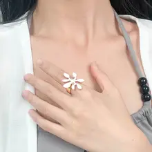 花のデザインエナメルリング【ゴールドメッキ・オープンタイプ・ファッションジュエリー】