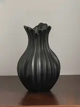 高級感あふれる陶器のアートフラワーベース【個性的なデザイン・民宿用】