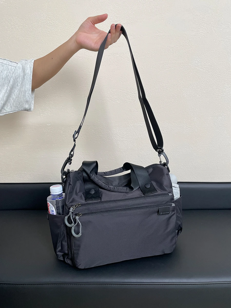 持ち運びに便利な超軽量手提げバッグとショルダーバッグの実用性解析
