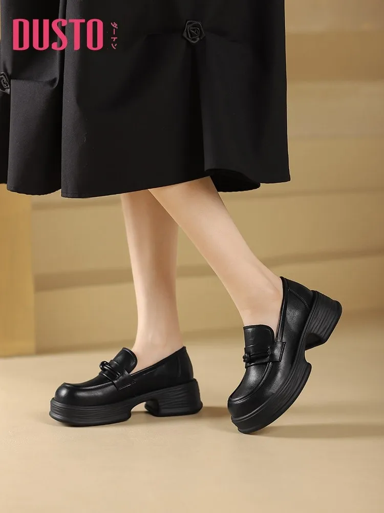 黒と茶色のローファーで迷うなら、今こそ選ぶべきシンプルな厚底楽福鞋とは？