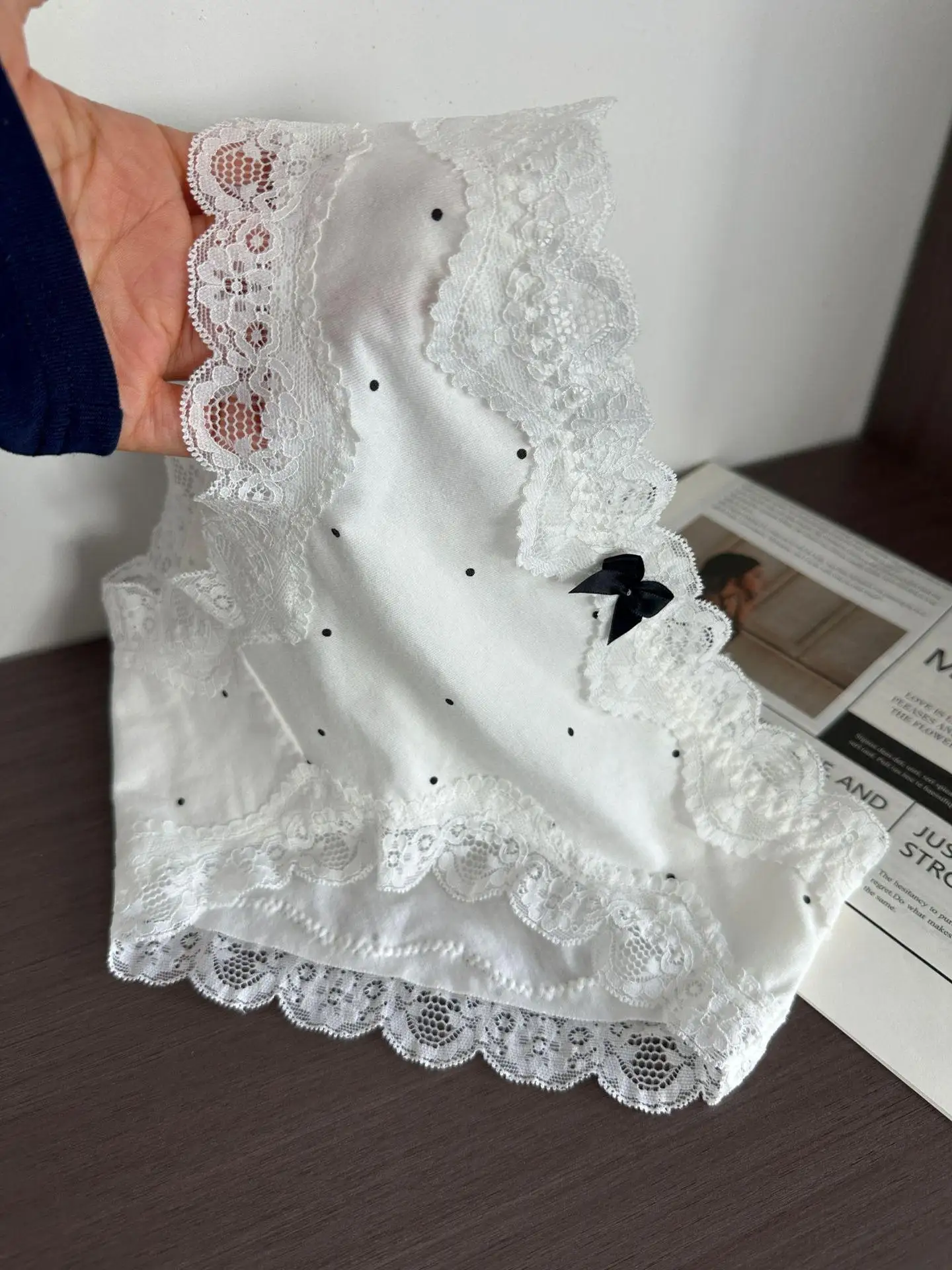 パンティ シミの原因を解決するためのAクラスコーマコットン製ドット柄レース中腰パンティの実態分析