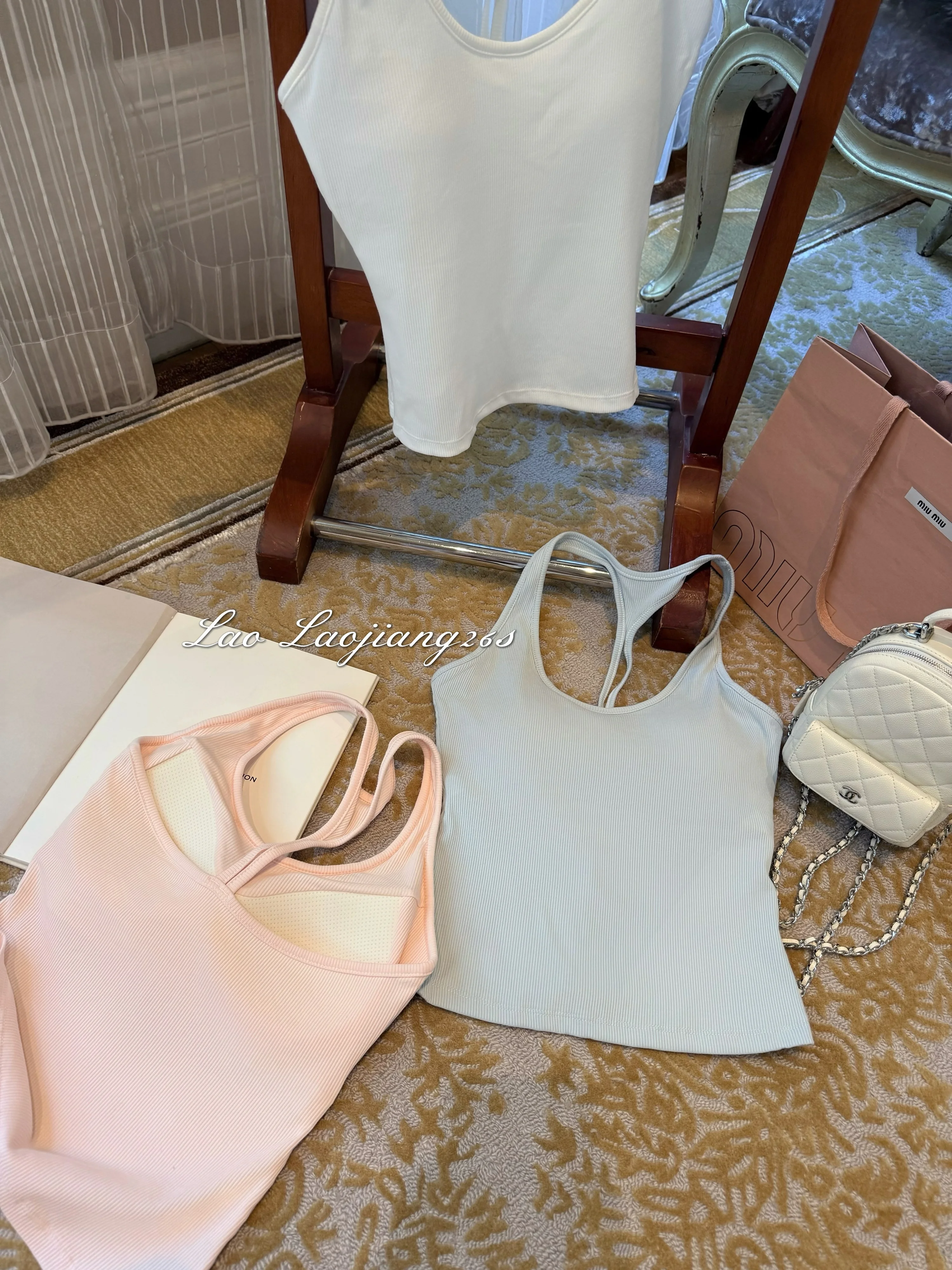 夏用背中美しく見せるキャミソール【胸パッド内蔵・極上の柔らかさ】とは？