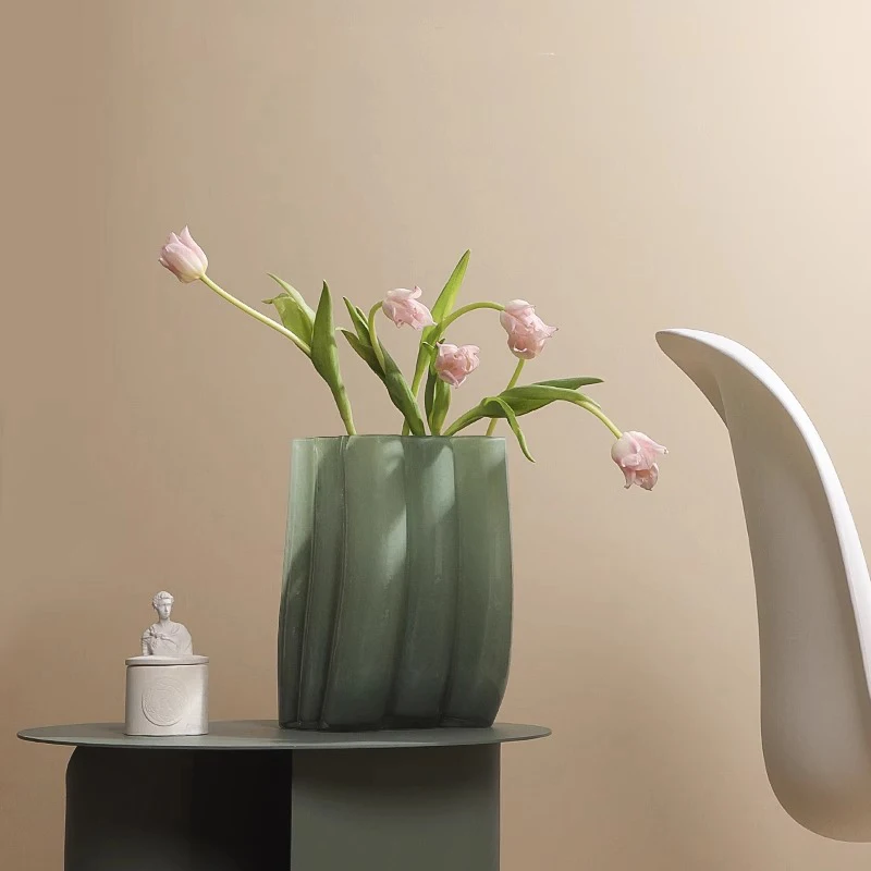 フラワーベース シルバー 大口径クリエイティブ装飾：中古花瓶の実用性とデザイン価値