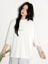 ユニセックスデザインのロゴプリント半袖Tシャツ【ゆったりとしたシルエット・夏用】
