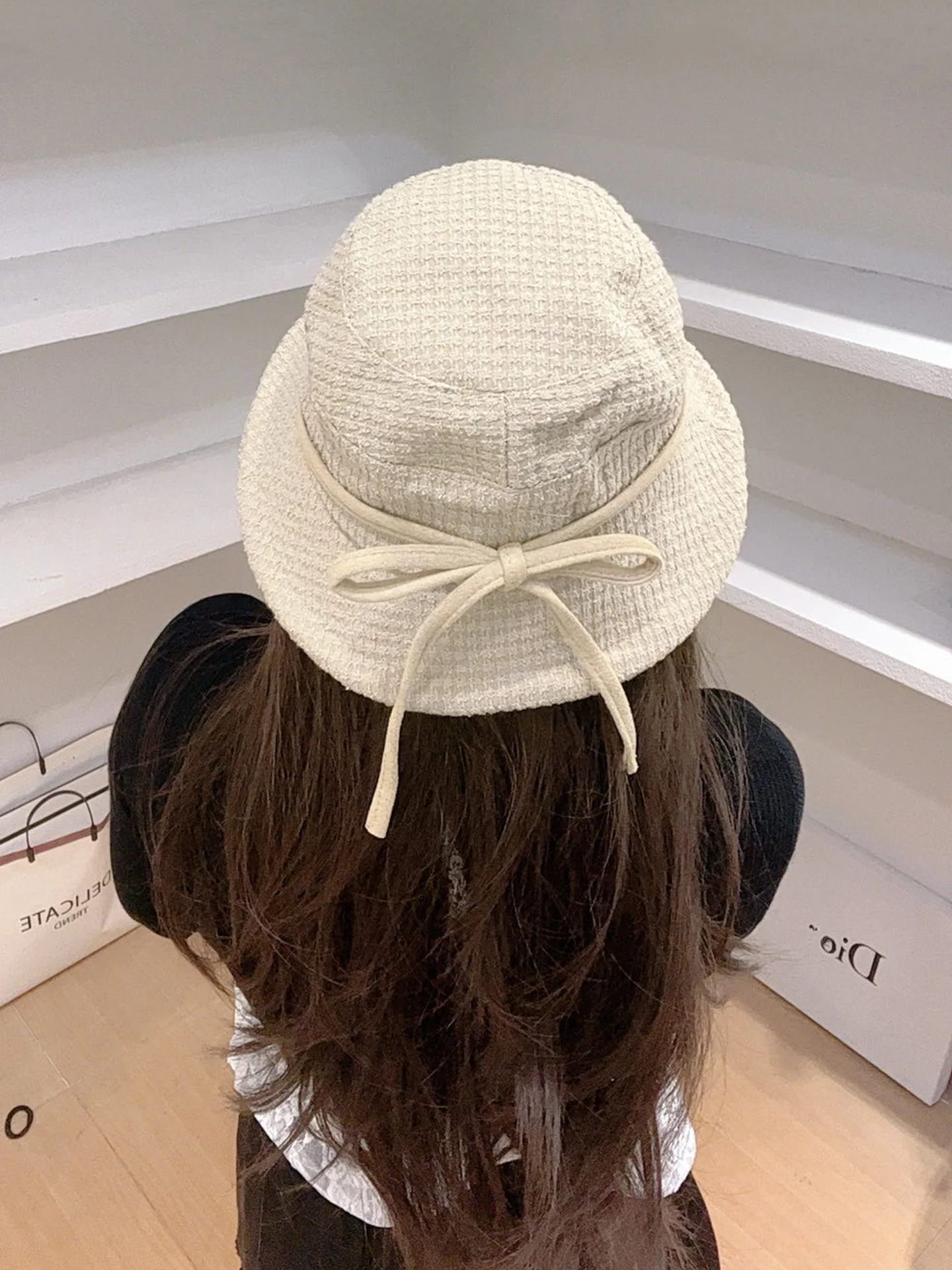 フィッシャーマンキャップ：広幅つばとフェイスカバー付きの女性向けファッションアイテム