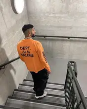 オレンジ色のゆったりとした長袖Tシャツ【ヴィンテージ風・ウォッシュ加工】