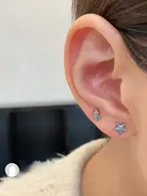 青いデザインのチタン製ピアス【ダブルイヤーボディ・リゾートスタイル】