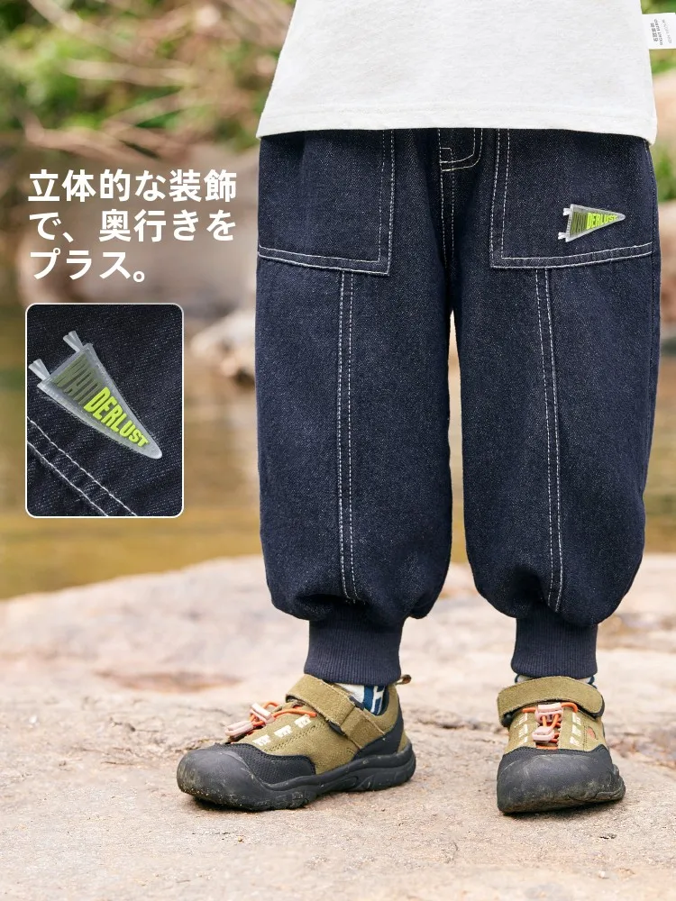 子供用デニムパンツの色合わせと春秋着用ガイド