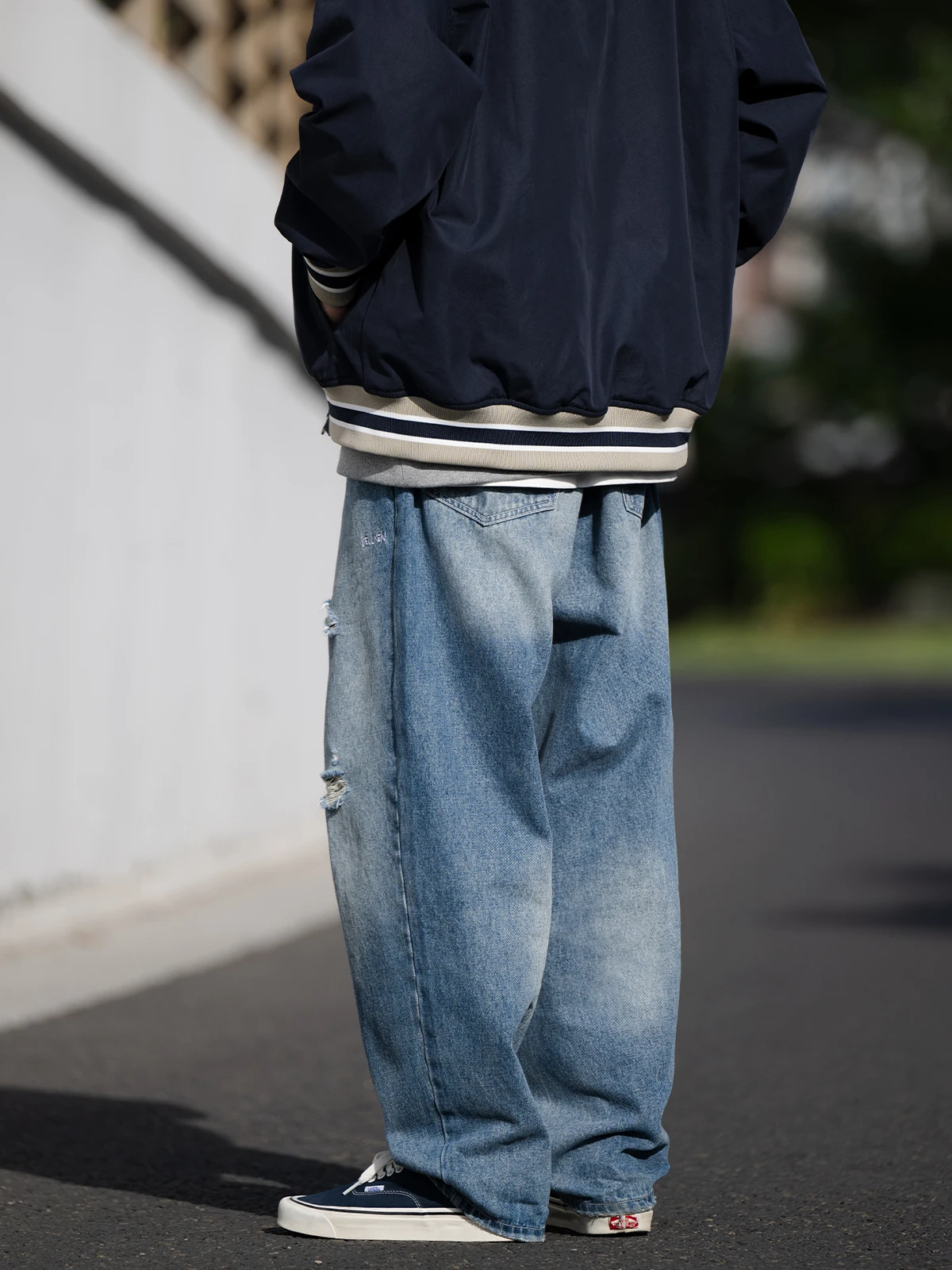 ストリート カジュアルに必要な1本は、このデニムパンツか？