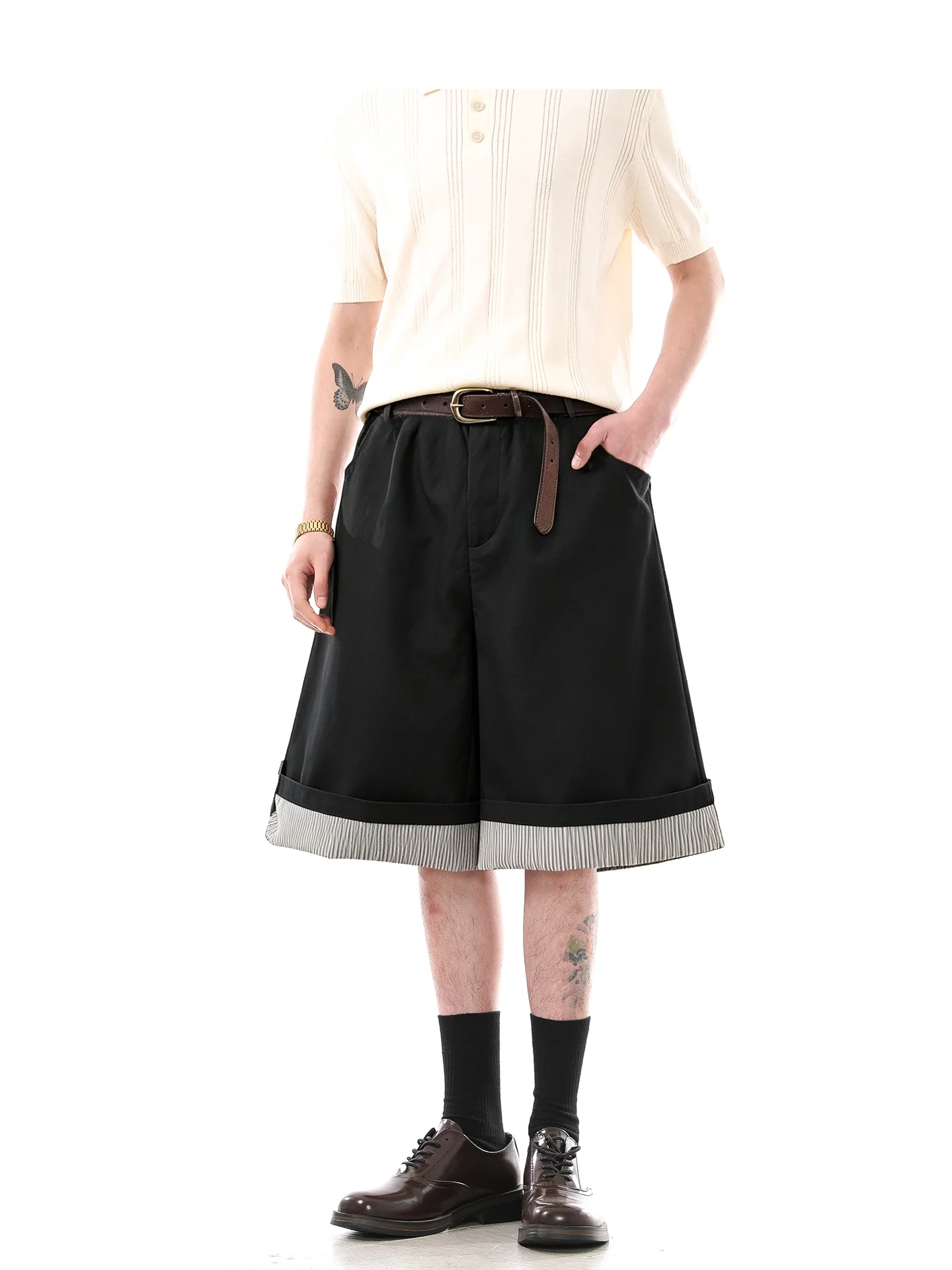 柄シャツとズボンを組み合わせるなら、この1着が今、最もリアルな日常を創り出している？