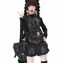 キャラクター柄のフィット感ある長袖Tシャツ【秋用・短丈・女性用】