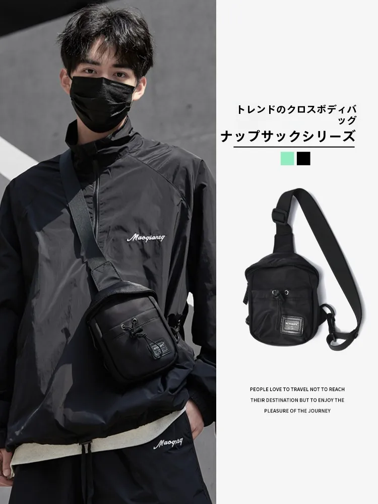 メンズ斜め掛けバッグ【コンパクト・お出かけ用・おしゃれ】：キャリーケースにつけられるバッグの実用性とデザインのバランス