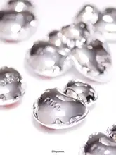 マット仕上げの心形リップグロス【持続性・ベージュカラー・グレーのニュアンス】