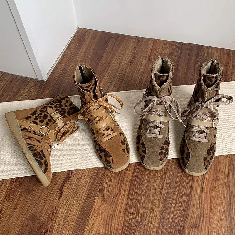レトロチャーミングなヒョウ柄ショートブーツ：低跟平底で冬の足元を快適に