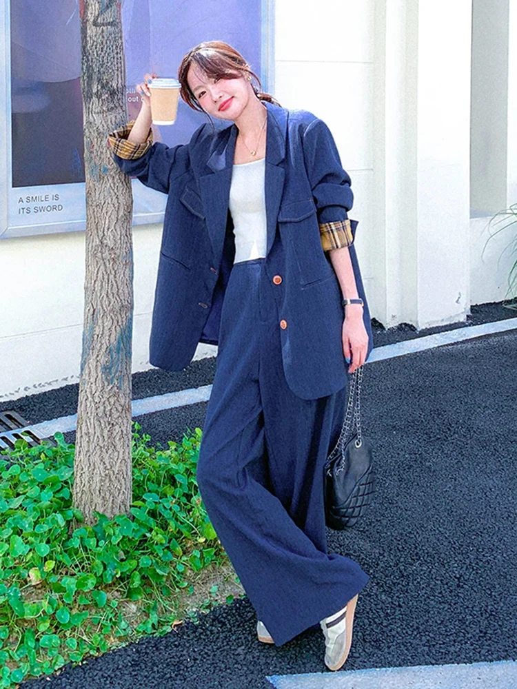 今流行ってる服は、通勤の疲れを癒すブルーのスーツなのか？