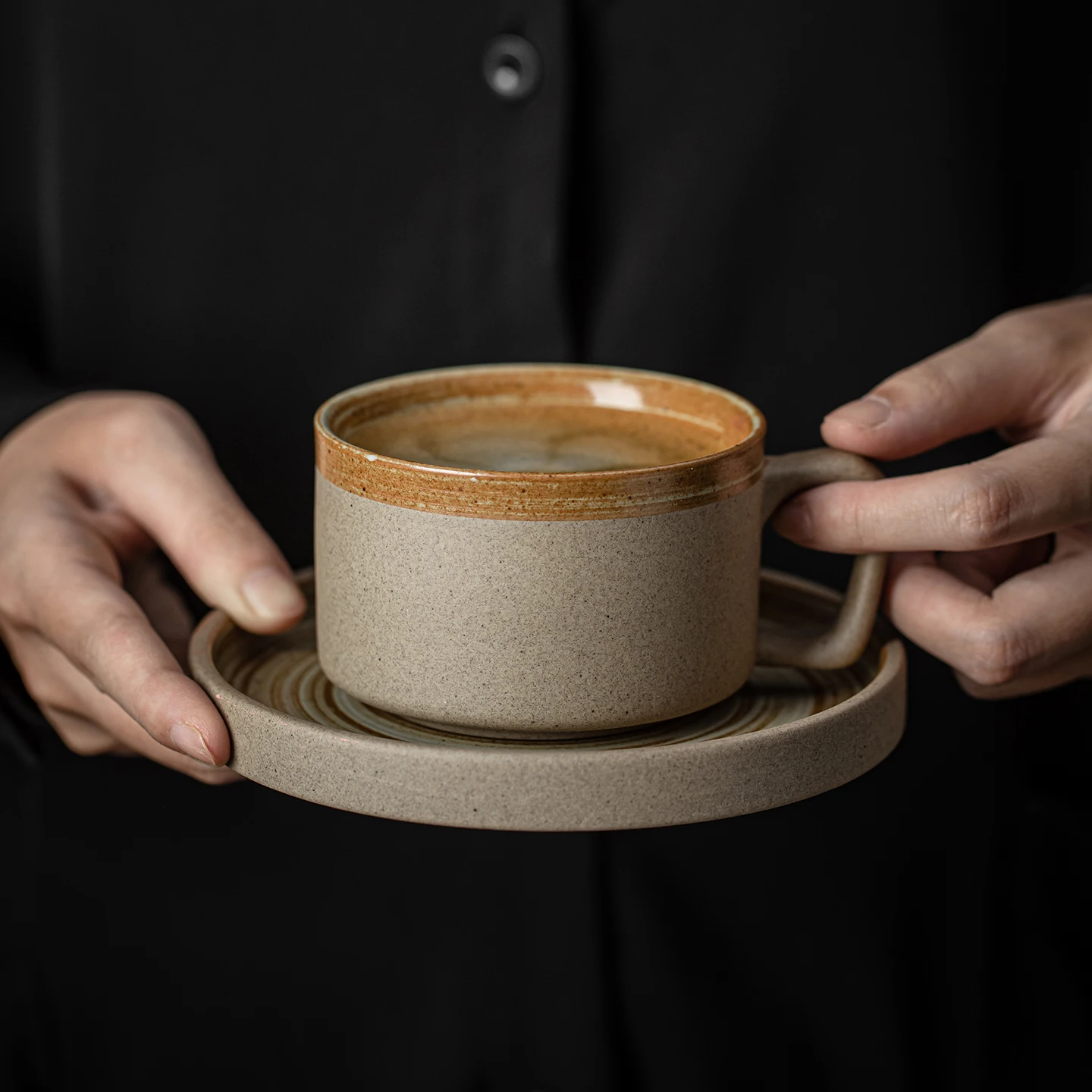 粗陶製コーヒーマグカップ：レトロスタイルが持つ実 用性と耐久性のバランス