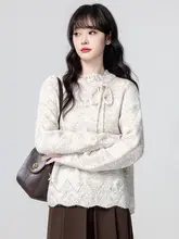 オートミールカラーのラウンドネックニットトップス【レースパッチワーク・秋冬用】