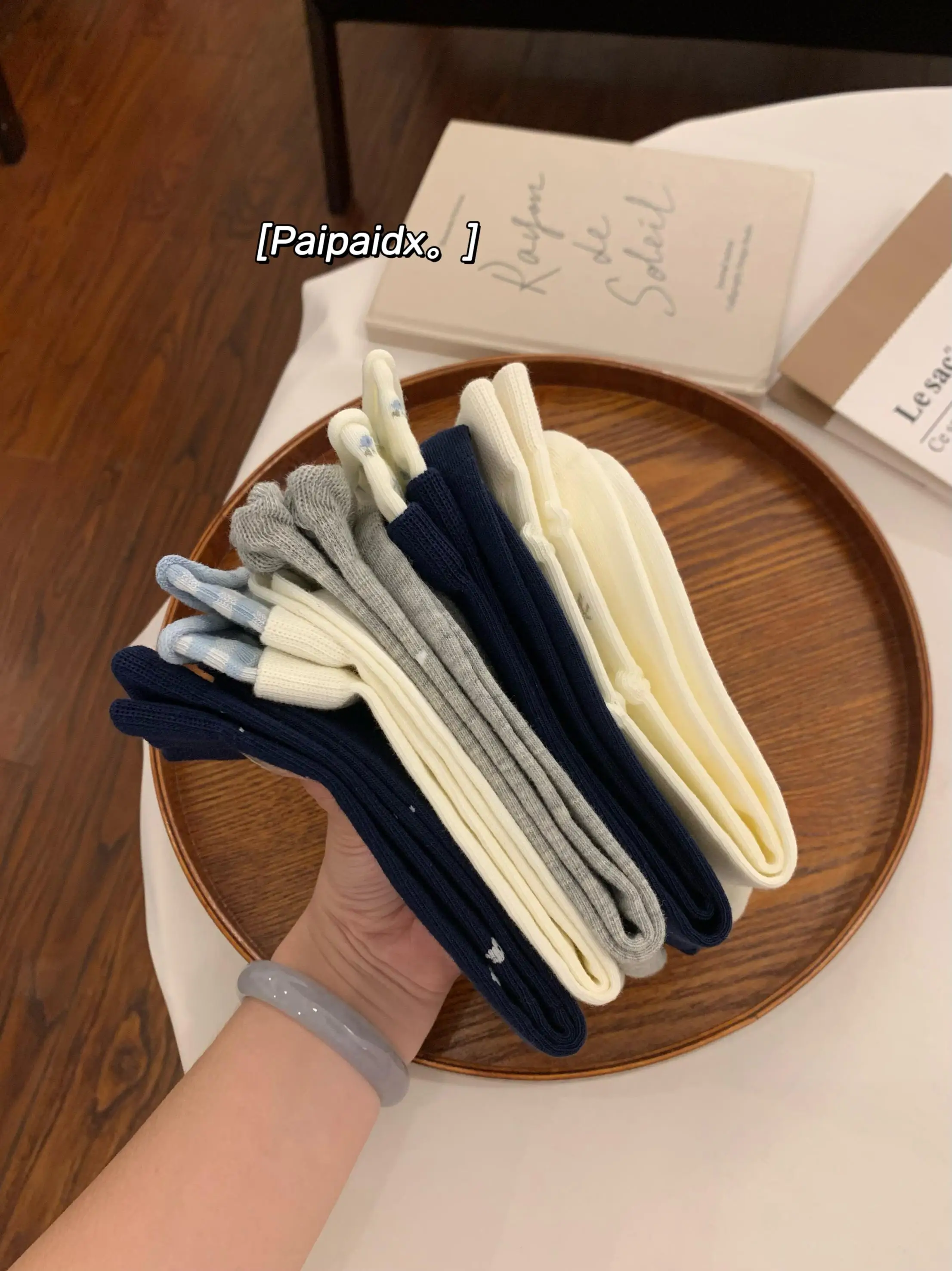 セパレートパンプス 靴下：女性向け中筒堆堆袜の実用性とデザイン特性