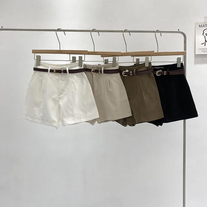高腰フレアパンツはどんな場面で着る？通勤からカジュアルまで、本当に使えるのか？