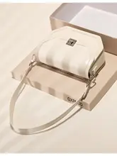 牛革のファッショナブルな小型ショルダーバッグ【デザイン性・春夏向け・斜め掛け対応】