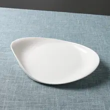 不規則形状の白磁製サービングプレート【ダブルハンドル・キッチン用・炒め料理】