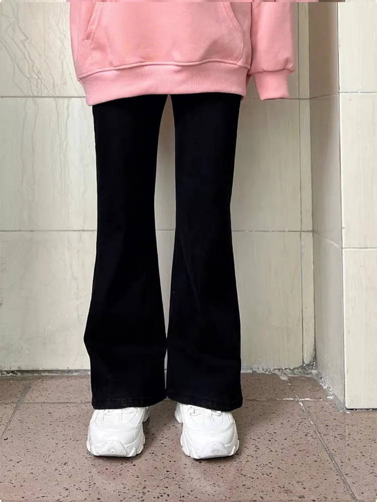 ハーフパンツをどう選ぶ？美ルックのフレアデニムパンツが通勤・日常で輝く理由