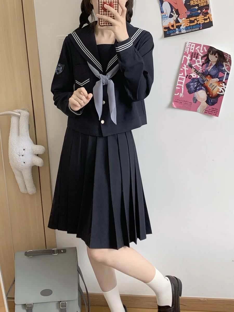 長袖JK制服のセーラー服グレー：秋期向け女子用セットアップの実用性と素材特性