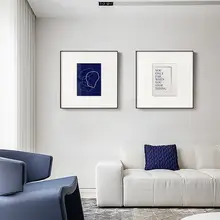 深い青の現代的ミニマリストリビングソファ背景画【青色抽象・高級感・寝室用装飾】